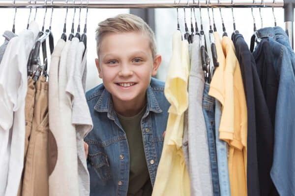 Παιδικά ρούχα για αγόρι σε ζωηρά χρώματα για στυλάτες εμφανίσεις